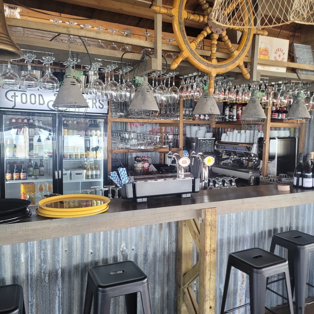 Bar van FoodJutters met tap en koffieapparaat
